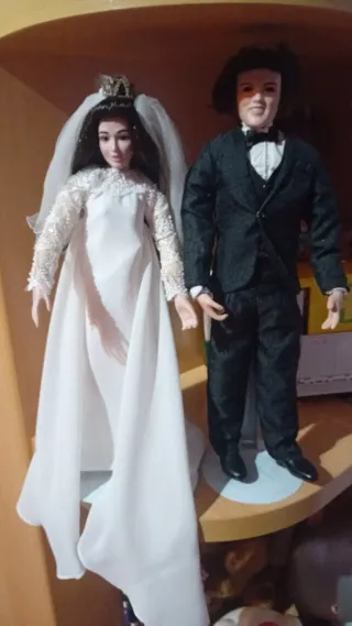 Muñecos Elvis y Priscilla Presley de su boda
