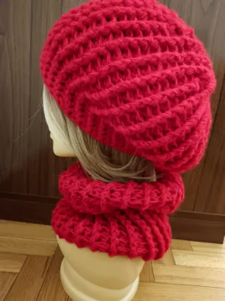 Berretto e girocollo invernale rosso