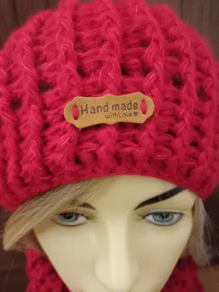 Berretto e girocollo invernale rosso