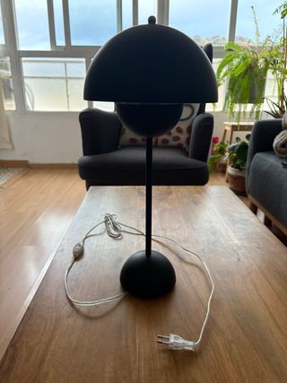 Lámpara de mesa negra