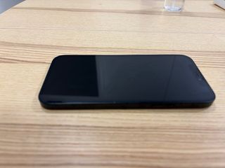 iPhone 12 64GB + Caricabatterie + 2 Custodie