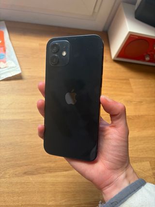 iPhone 12 64GB + Caricabatterie + 2 Custodie