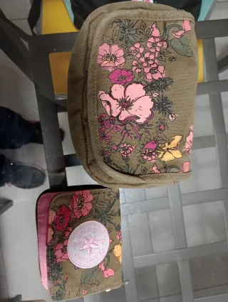 Trousse e portamonete Converse floreale