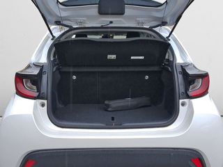 Toyota Yaris Hybrid 2WD Bussines