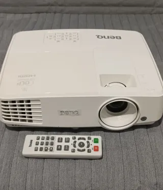 Proyector BenQ Blanco con Mando