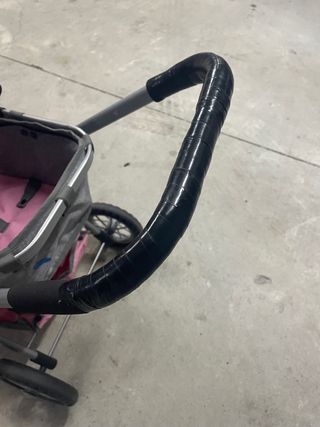 Carrito de muñecas rosa y gris