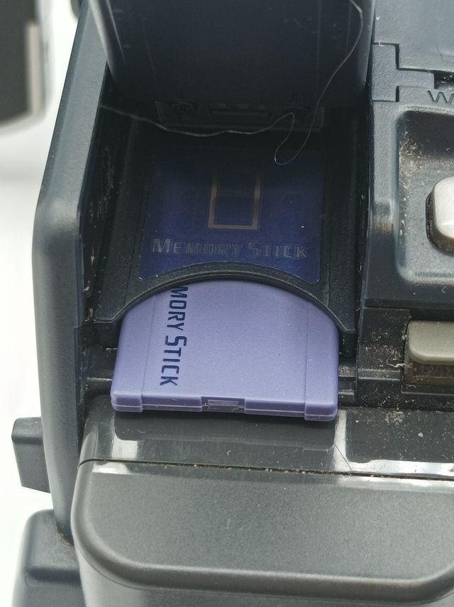 Sony DCR-TRV17E Mini DV Camcorder