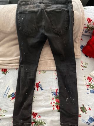 Vaqueros negros rotos talla 42
