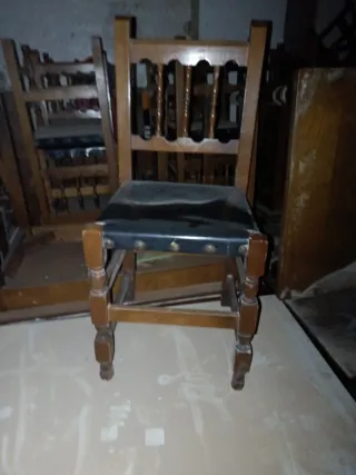 Mesas y sillas de mesón