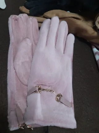 Guanti donna rosa cipria con fibbia dorata