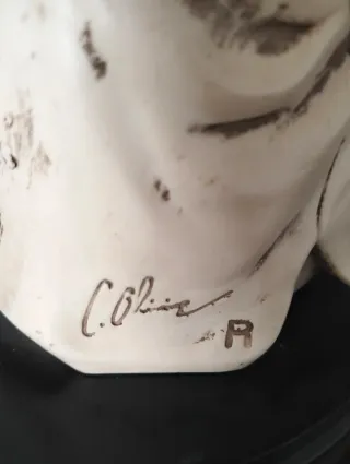 Figura/escultura con peana de C.Olivier.