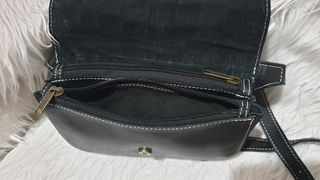 Riñonera artesanal de piel color negra, nueva