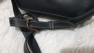 Riñonera artesanal de piel color negra, nueva