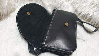 Riñonera artesanal de piel color negra, nueva