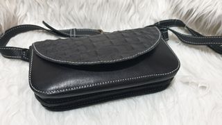 Riñonera artesanal de piel color negra, nueva