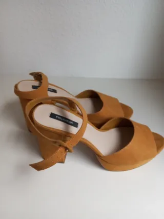 Sandalias Pull&Bear mostaza tacón plataforma