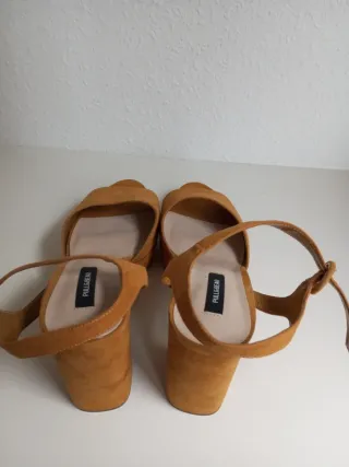 Sandalias Pull&Bear mostaza tacón plataforma