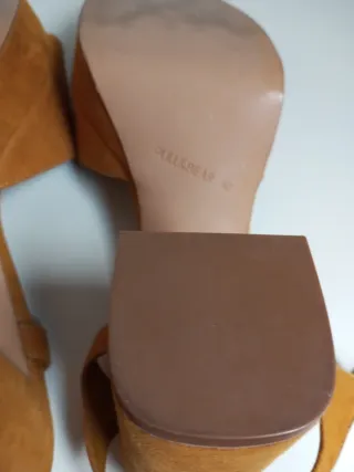 Sandalias Pull&Bear mostaza tacón plataforma