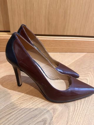 Zapatos de tacón bicolor