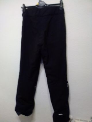 Chaqueta y pantalón de esquí azul