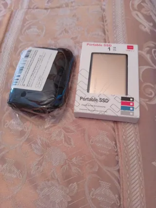 Disco Duro Portátil SSD 1TB Dorado