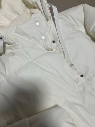 Abrigo blanco acolchado