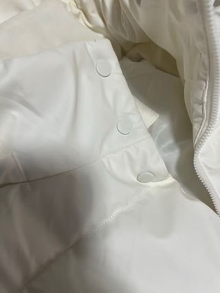 Abrigo blanco acolchado