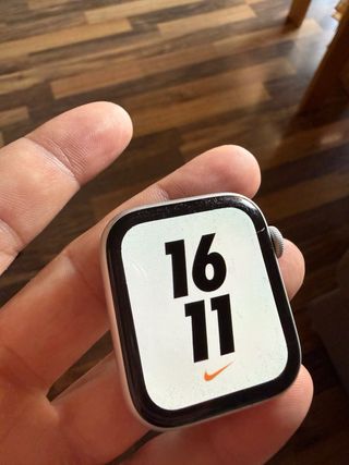 Apple Watch Series 4 Nike 44mm Gris/Plata