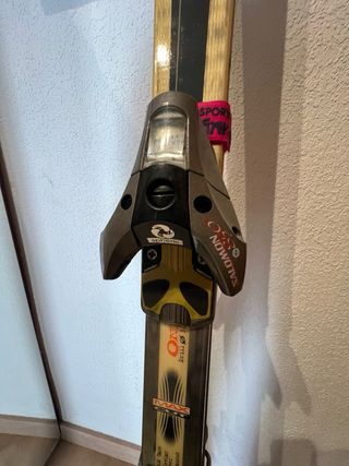 Lote esquís Dynastar One y Kastle