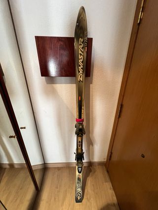 Lote esquís Dynastar One y Kastle