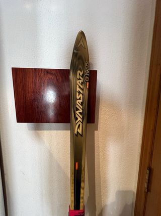 Lote esquís Dynastar One y Kastle