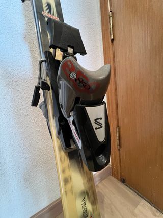 Lote esquís Dynastar One y Kastle