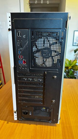 PC Gaming Ryzen 5 5600X RX 6600 32GB RAM