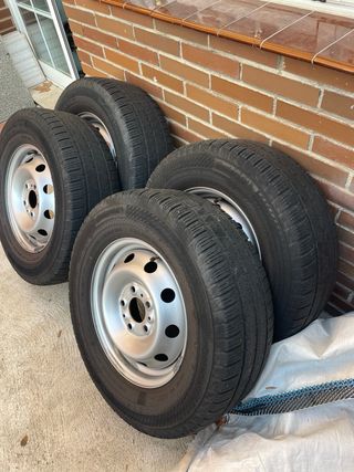 4 Neumáticos Continental con Llantas