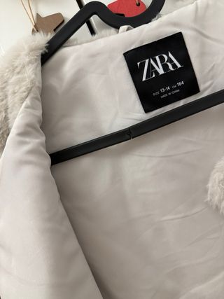 Chaleco pelo Zara.