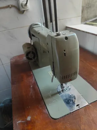 Máquina de coser Wertheim antigua