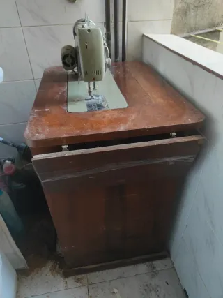 Máquina de coser Wertheim antigua