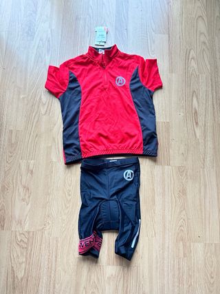 Conjunto ciclista niño Avengers