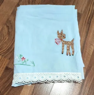 Sábana cuna bordada ciervo y flores