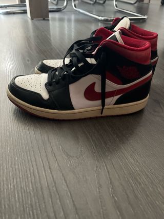 Zapatillas Jordan Negras, Rojas y Blancas