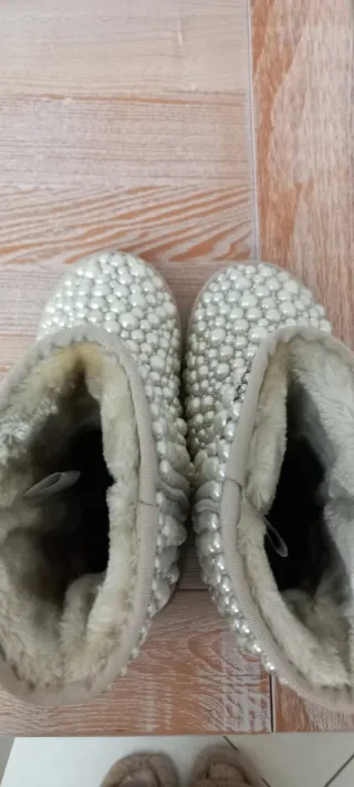 Stivali Chanel Ugg perla e argento