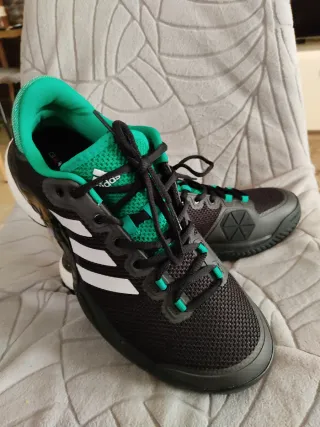 Zapatillas Adidas Negras y Verdes Talla 42.5