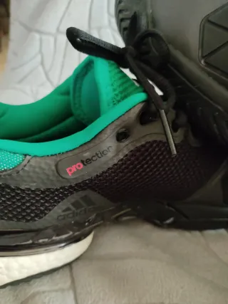 Zapatillas Adidas Negras y Verdes Talla 42.5