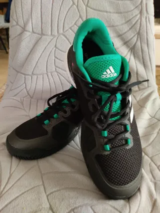 Zapatillas Adidas Negras y Verdes Talla 42.5
