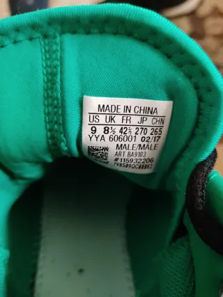 Zapatillas Adidas Negras y Verdes Talla 42.5