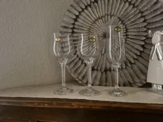 18 Calici di vino, 12 di acqua e 12 di cava bohemia