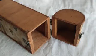 Contenitore in legno con mappa