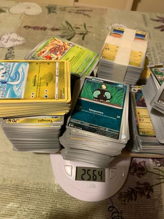 Lotto misto 2,5kg Pokémon, no energia - no codici