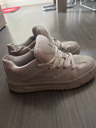 Zapatillas Bershka grises talla 44