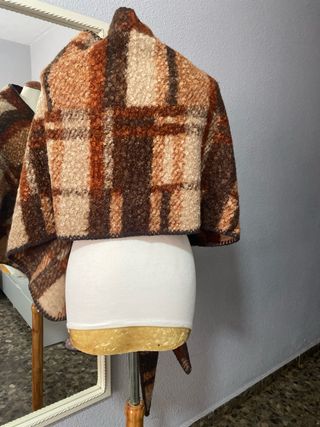 Bufanda pasmina con cierre de hebilla